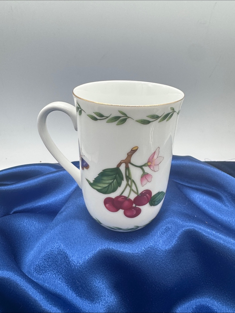 Otagiri White Porcelain Cherry Pattern Coffee Mug with Green Leaves